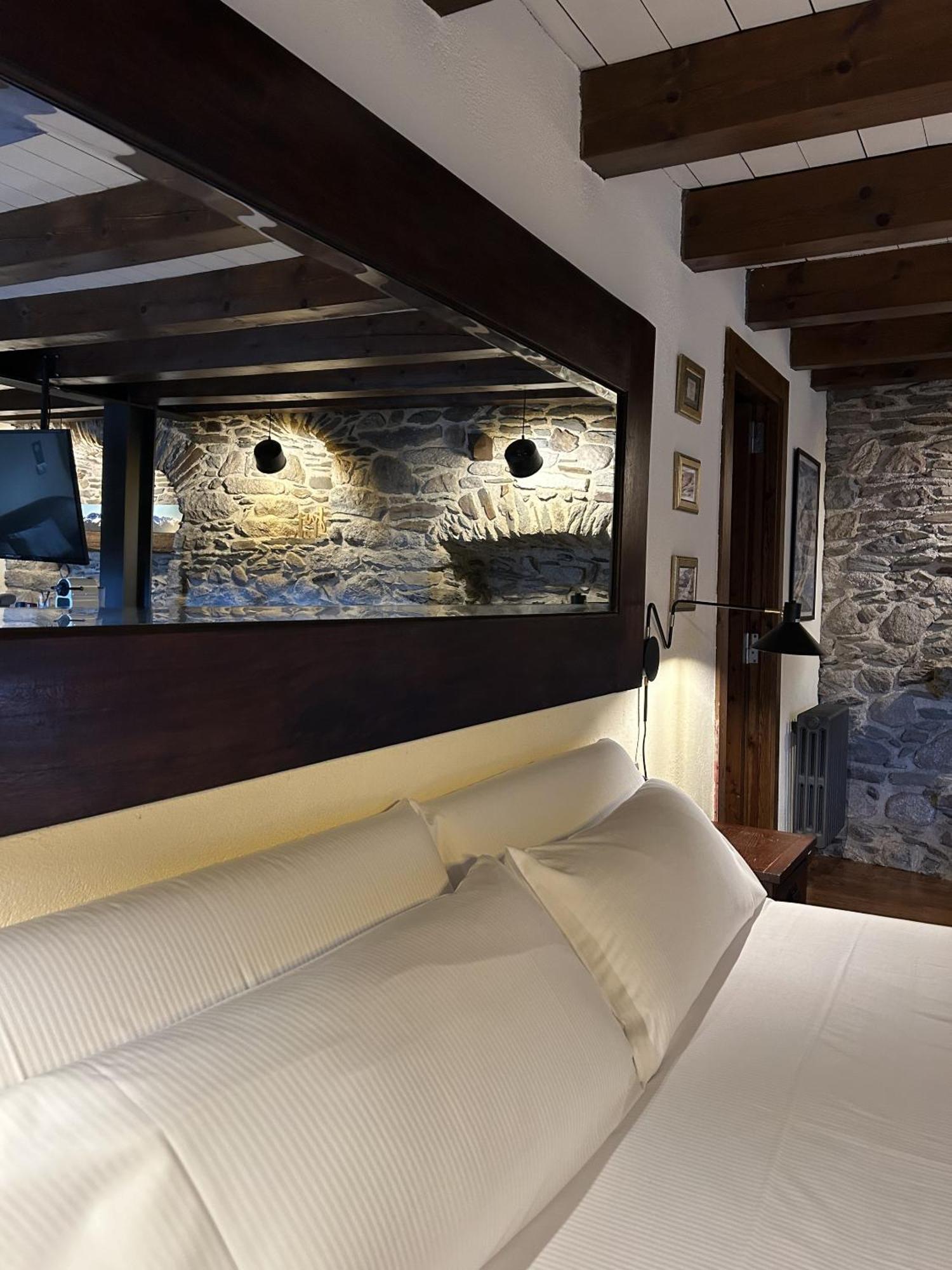 Mas Farner - Adults Only Bed & Breakfast Llivia Phòng bức ảnh