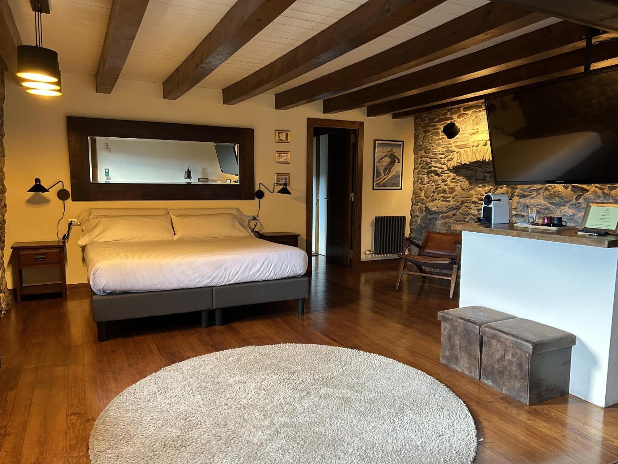 Mas Farner - Adults Only Bed & Breakfast Llivia Phòng bức ảnh